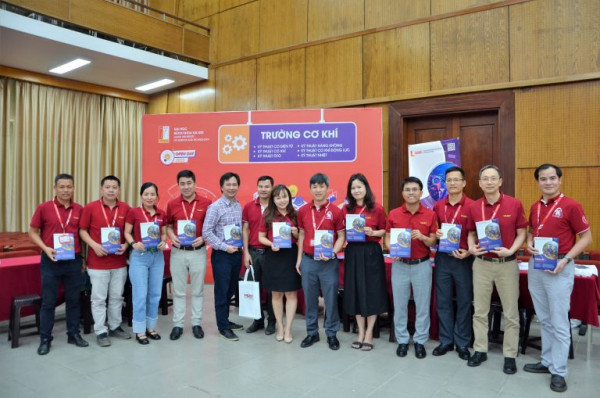 RỘN RÀNG NGÀY HỘI TUYỂN SINH 2023 – SME – HUST