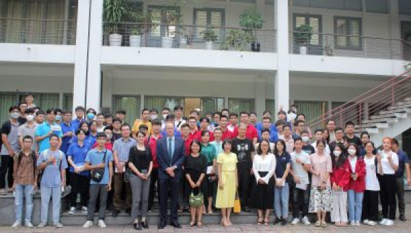 GẶP GỠ NHÀ PHI HÀNH GIA EYTAN STIBBE