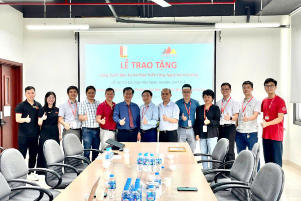 [SME] KHOA CƠ KHÍ CHẾ TẠO MÁY TIẾP NHẬN MÁY HÀN LASER VÀ MÁY IN 3D CÔNG NGHIỆP TÀI TRỢ TỪ CÔNG TY CỔ PHẦN ĐẦU TƯ VÀ PHÁT TRIỂN CÔNG NGHỆ NAM VƯỢNG