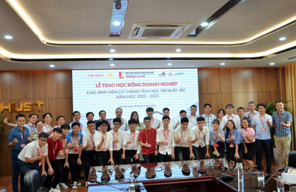 LỄ TRAO HỌC BỔNG DOANH NGHIỆP CHO SINH VIÊN TRƯỜNG CƠ KHÍ NĂM HỌC 2022 – 2023