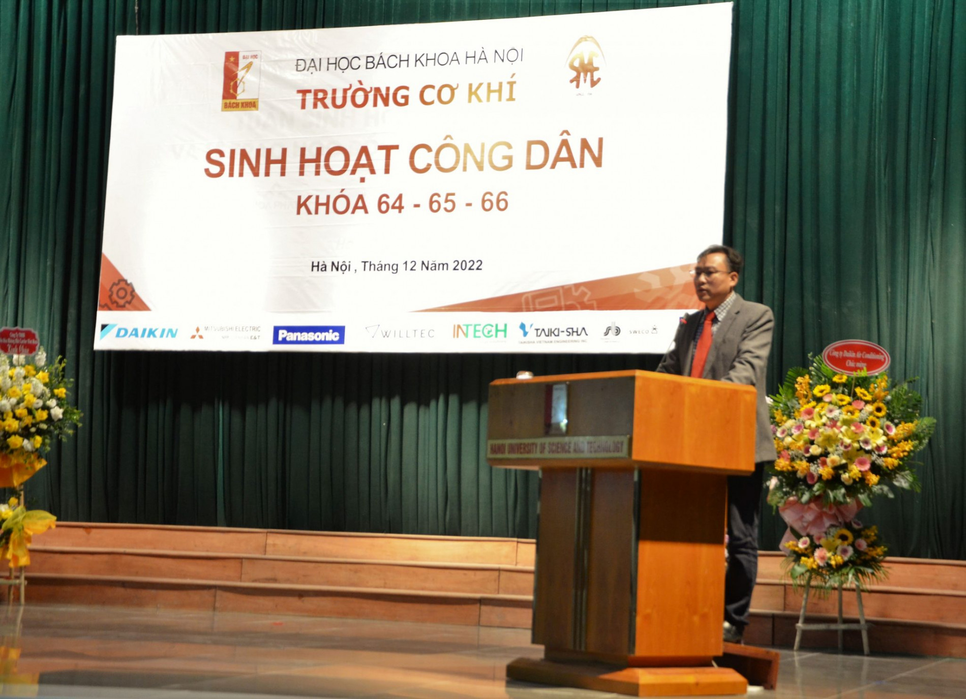 DSC 0049ab 2048x1482