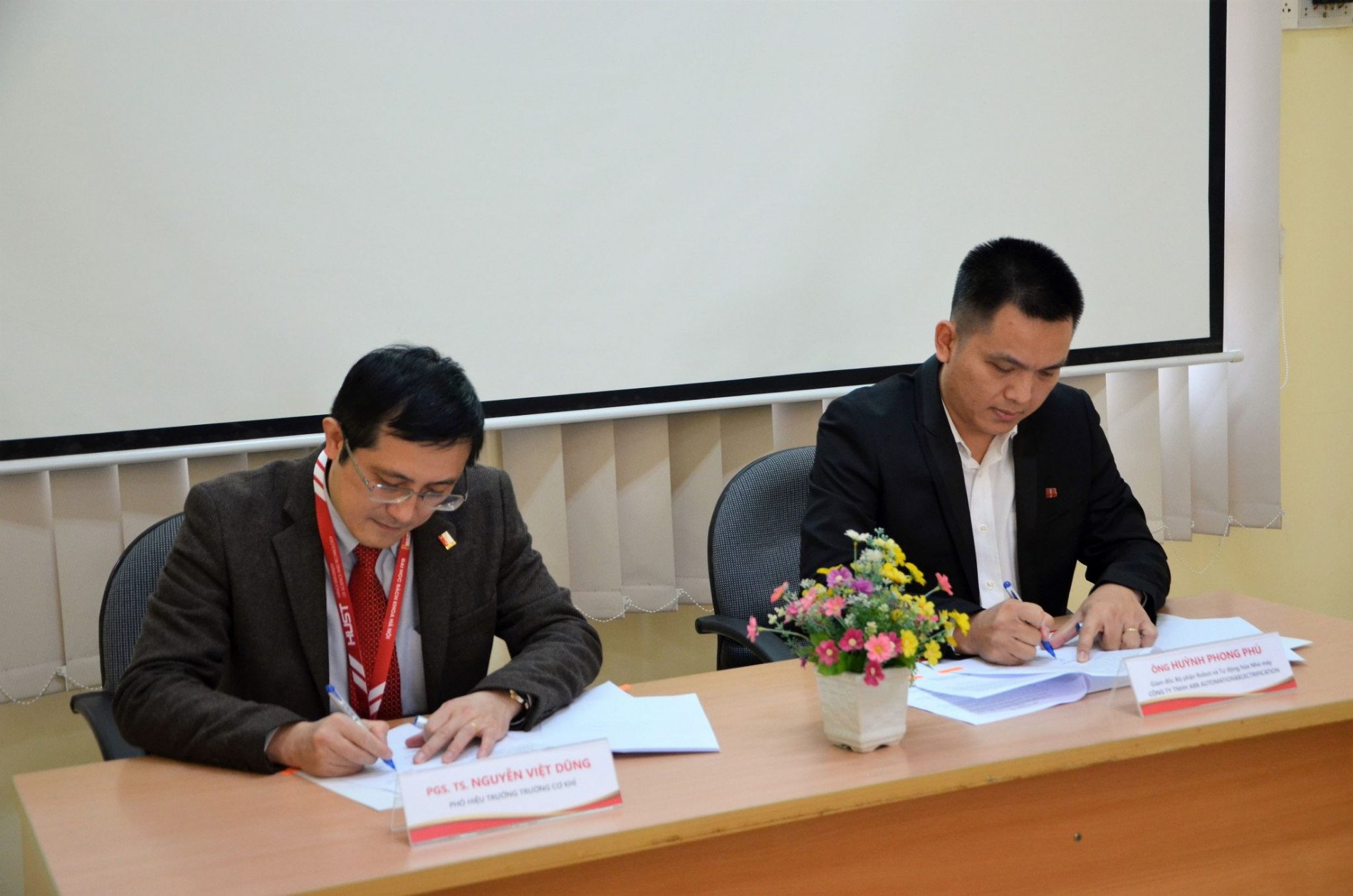 DSC 0080aa 2048x1356