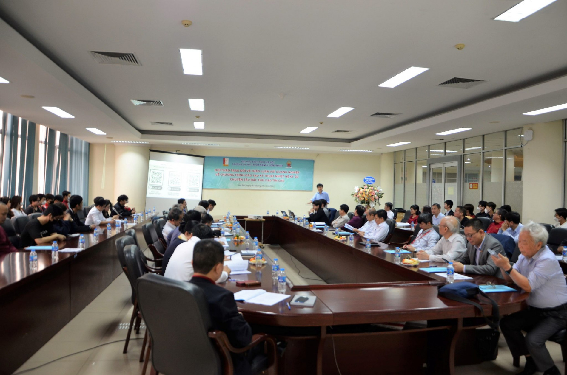 DSC 0108aa 2048x1356