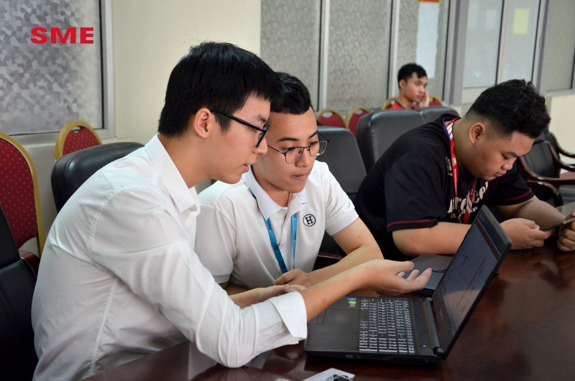 DSC 0129a copy1 2048x1356