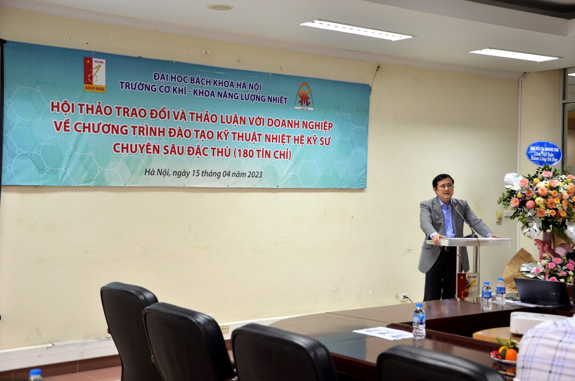 DSC 0129aa 2048x1356