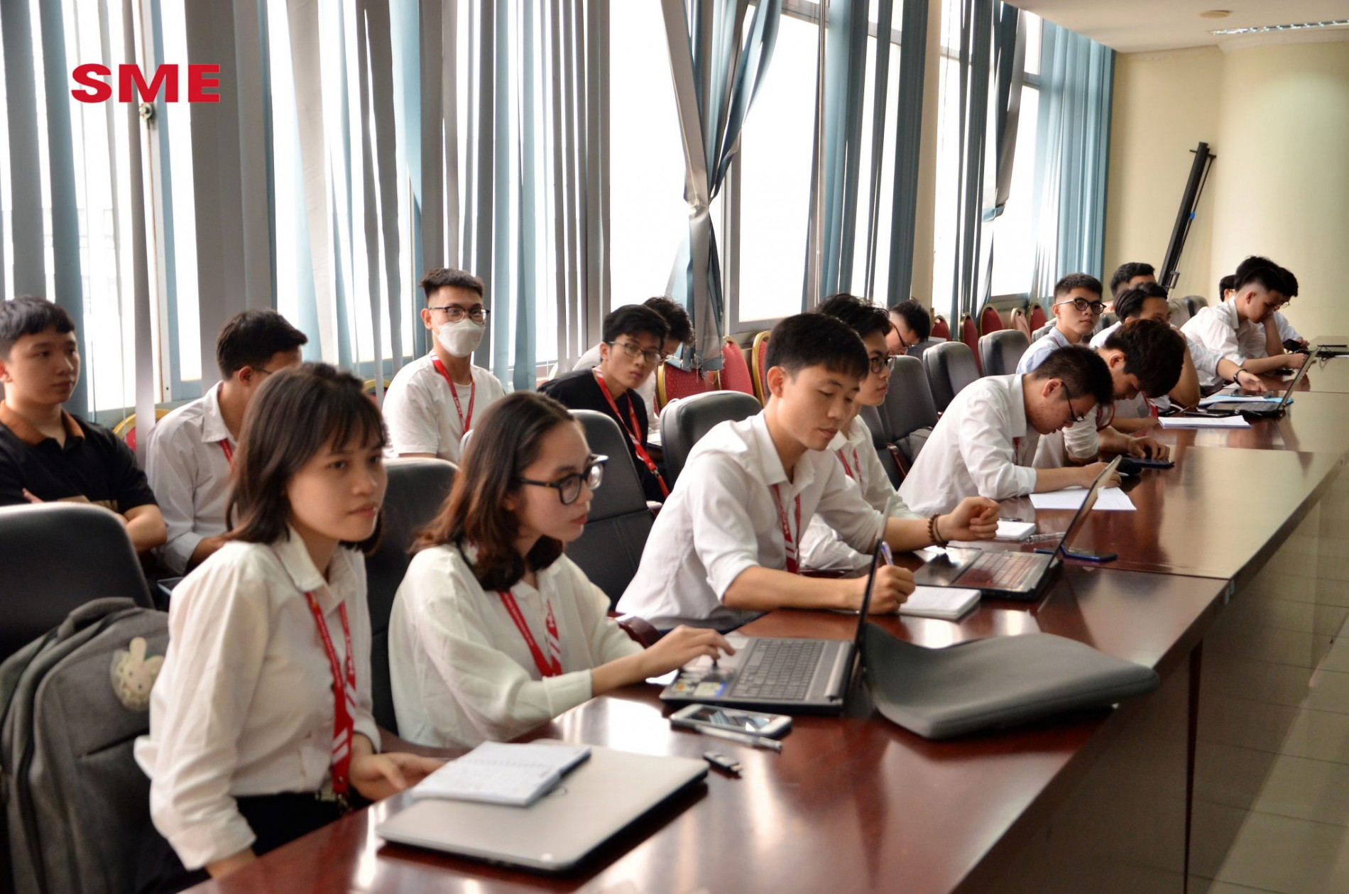 DSC 0133a copy1 2048x1356