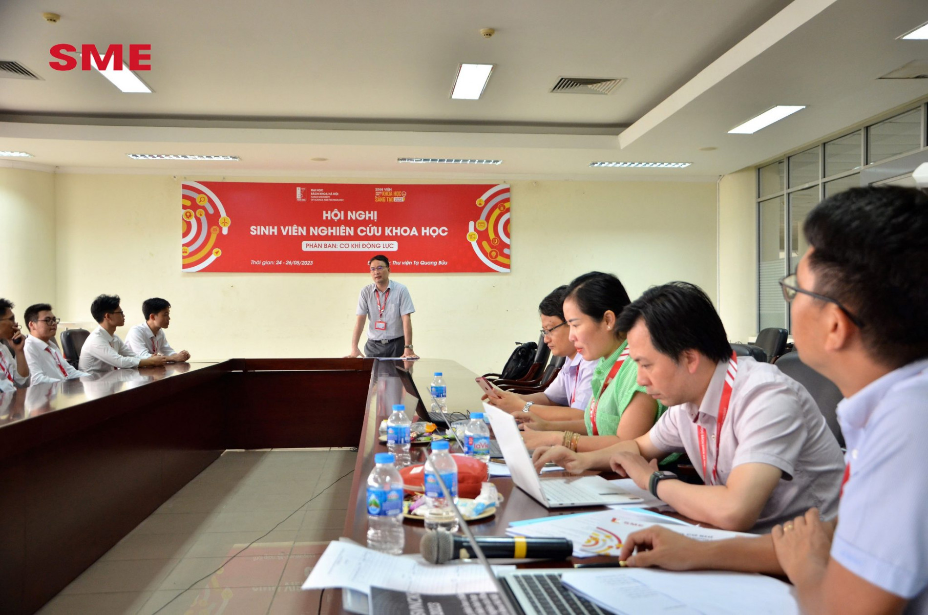 DSC 0161a copy1 2048x1356