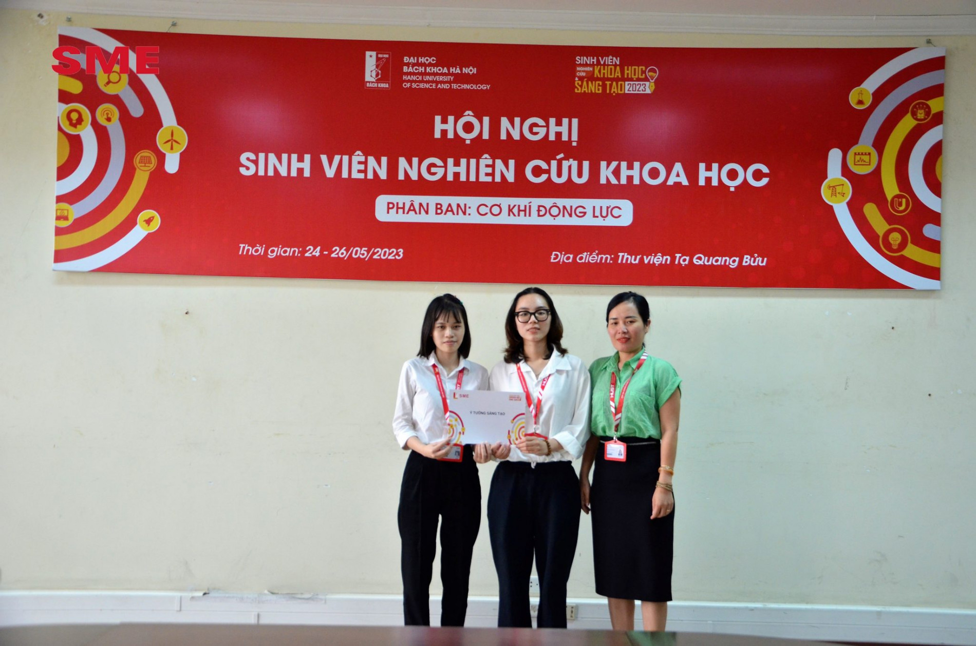 DSC 0181a copy1 2048x1356