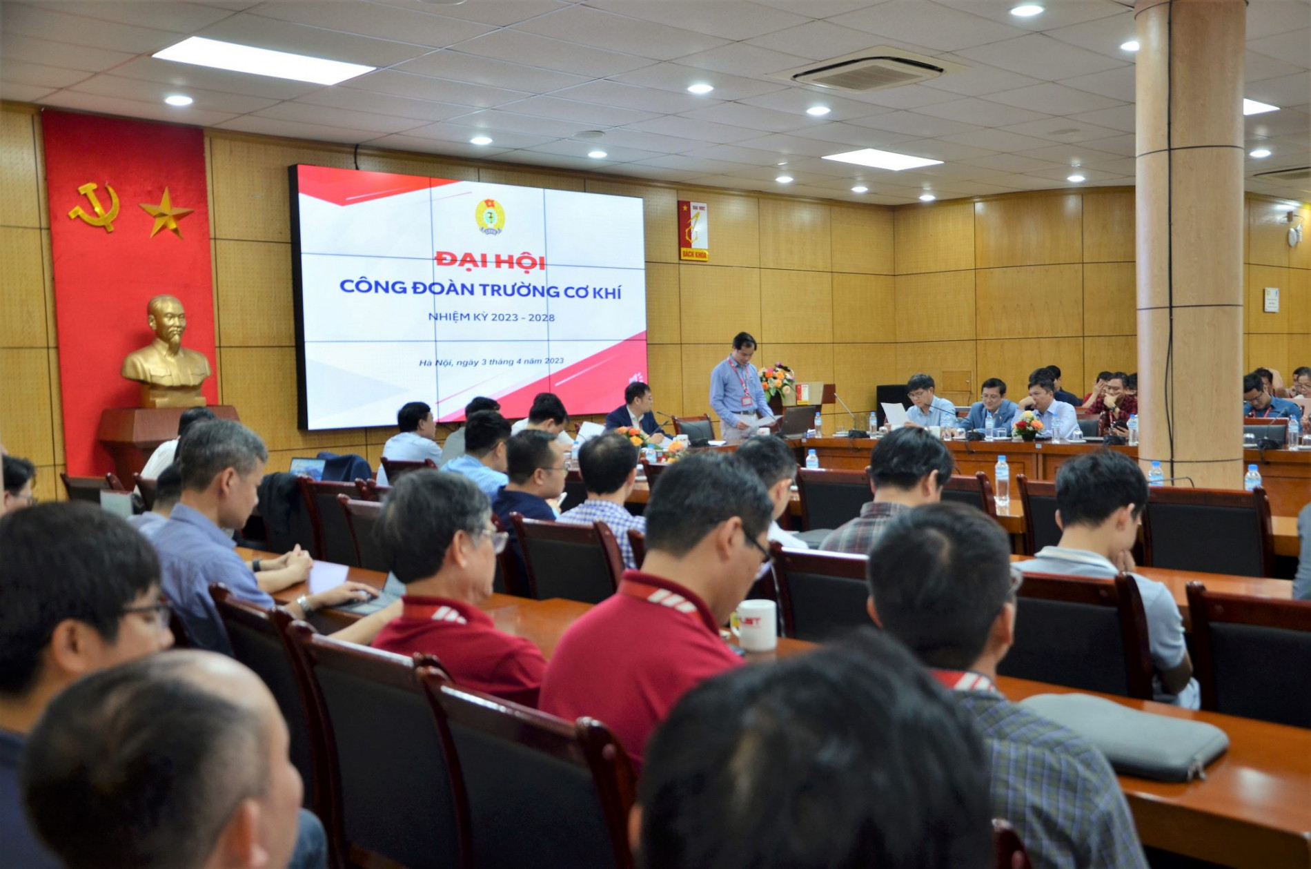 DSC 0192aa 2048x1356