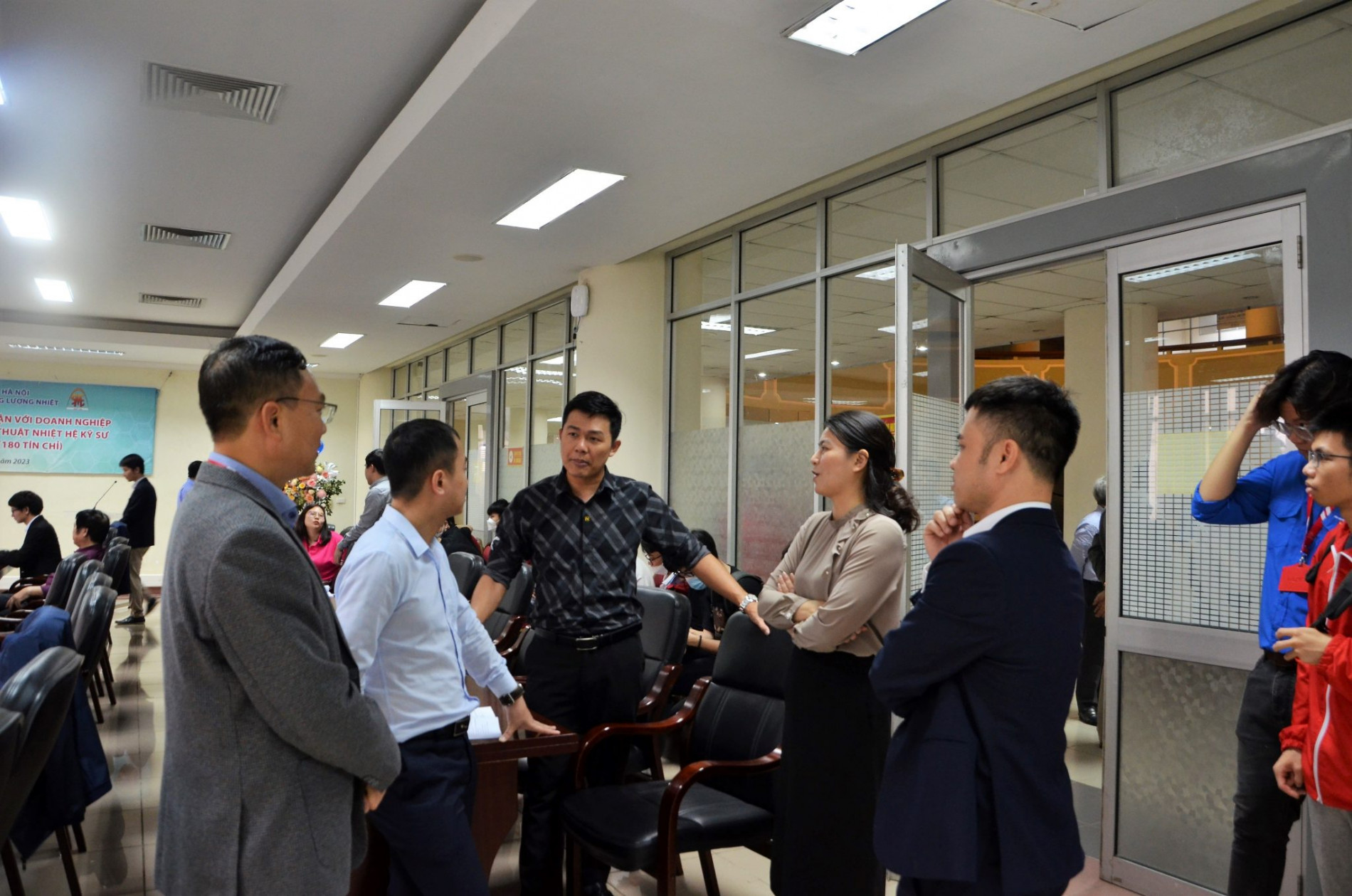 DSC 0194aa 2048x1356