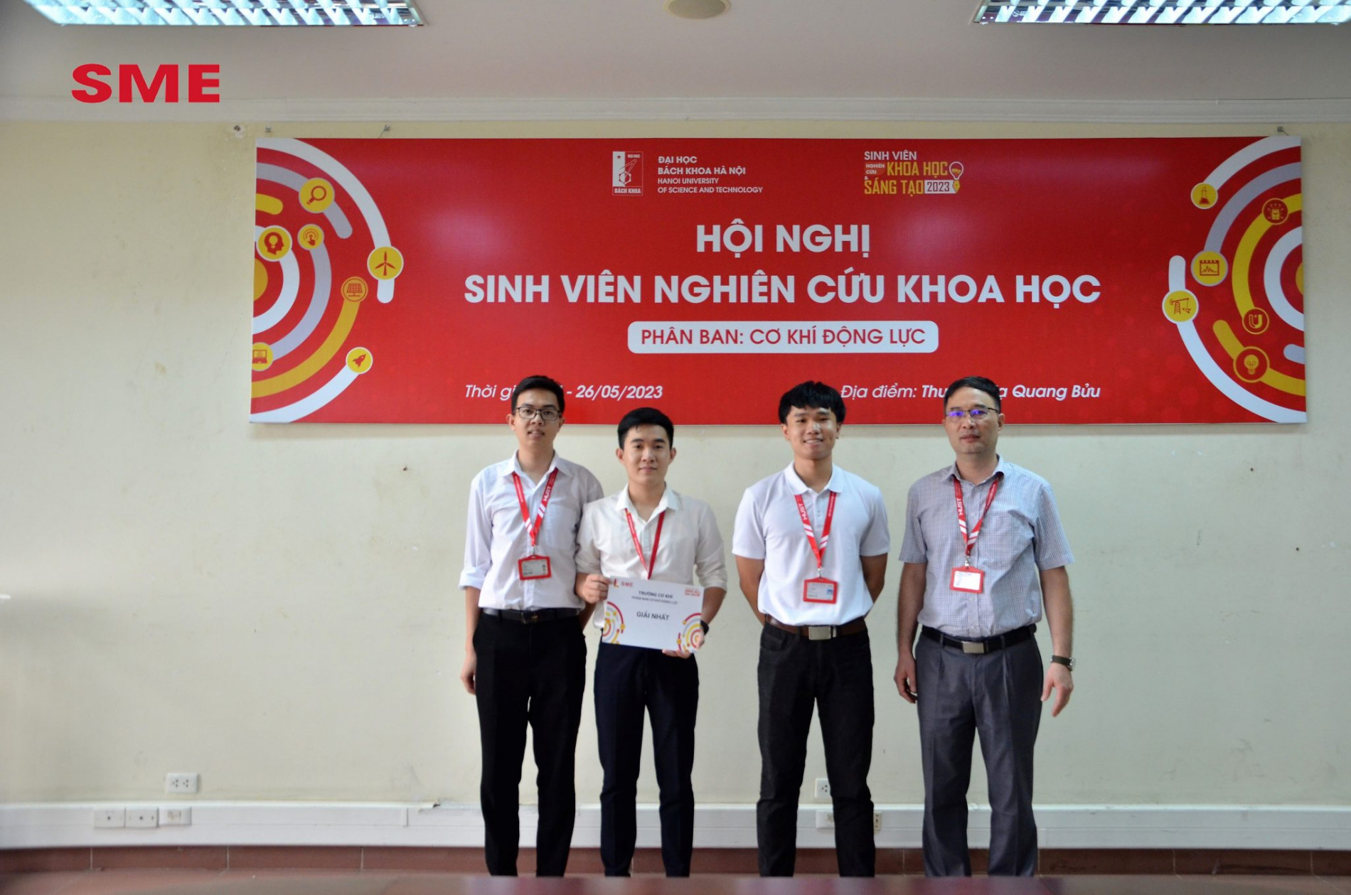 DSC 0196a copy1 2048x1356