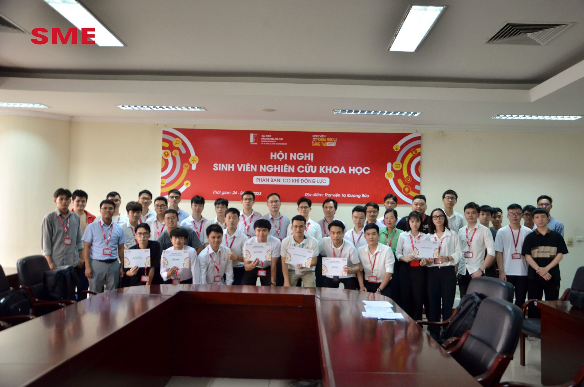 DSC 0204a copy1 2048x1356