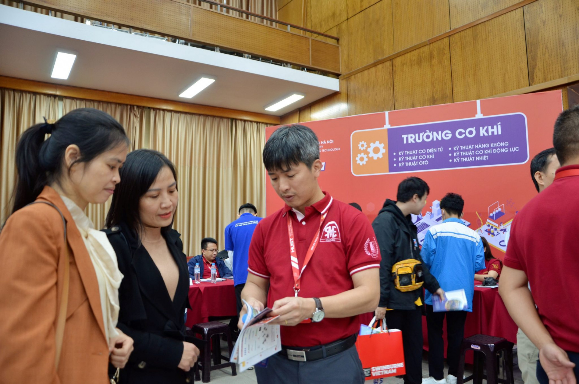 DSC 0223aa 2048x1356