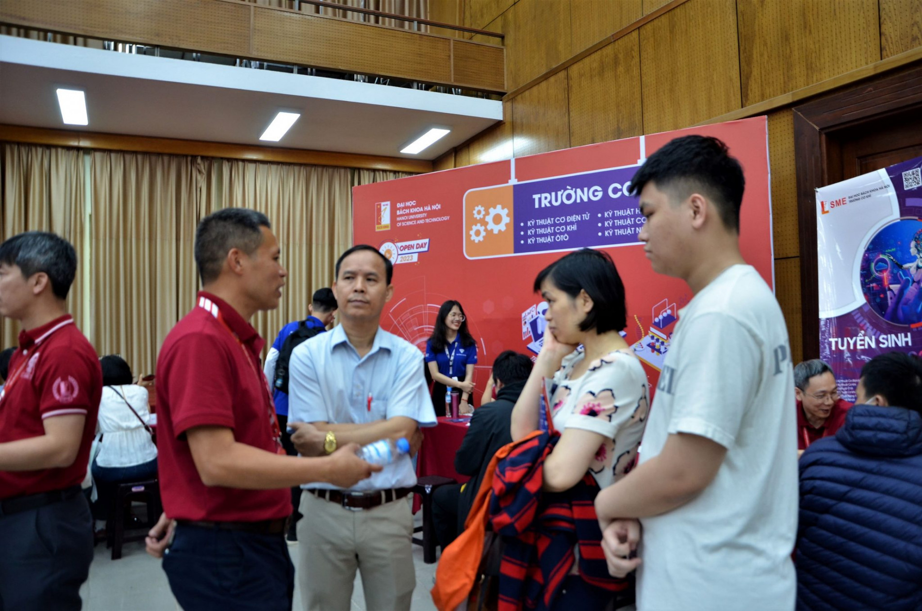 DSC 0228aa 2048x1356