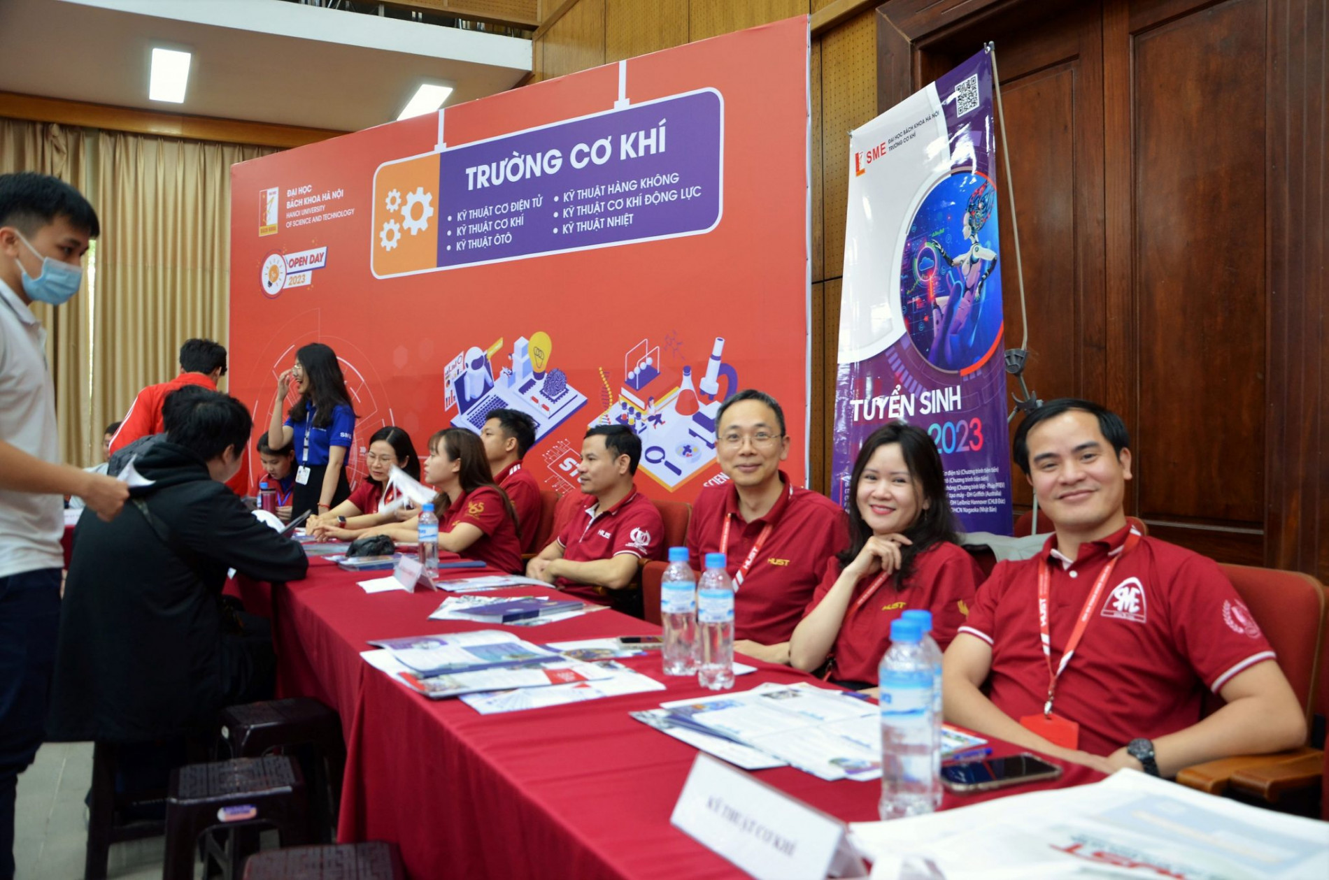 DSC 0233aa 2048x1356