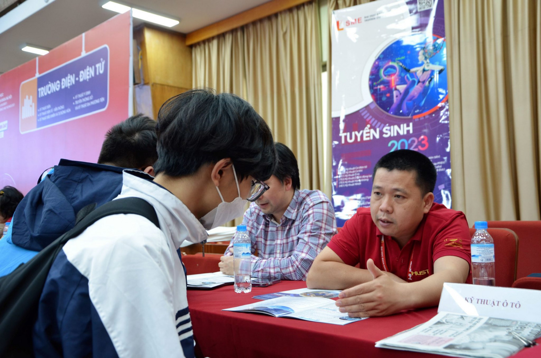 DSC 0238aa 2048x1356