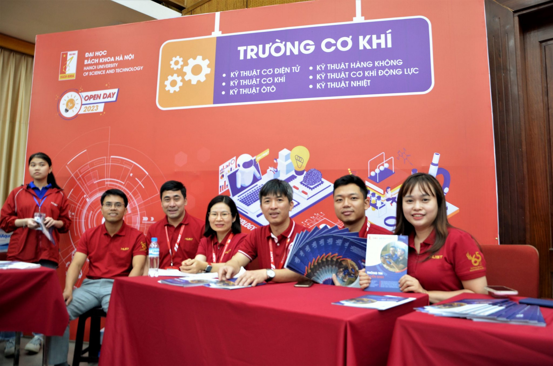 DSC 0243aa 2048x1356