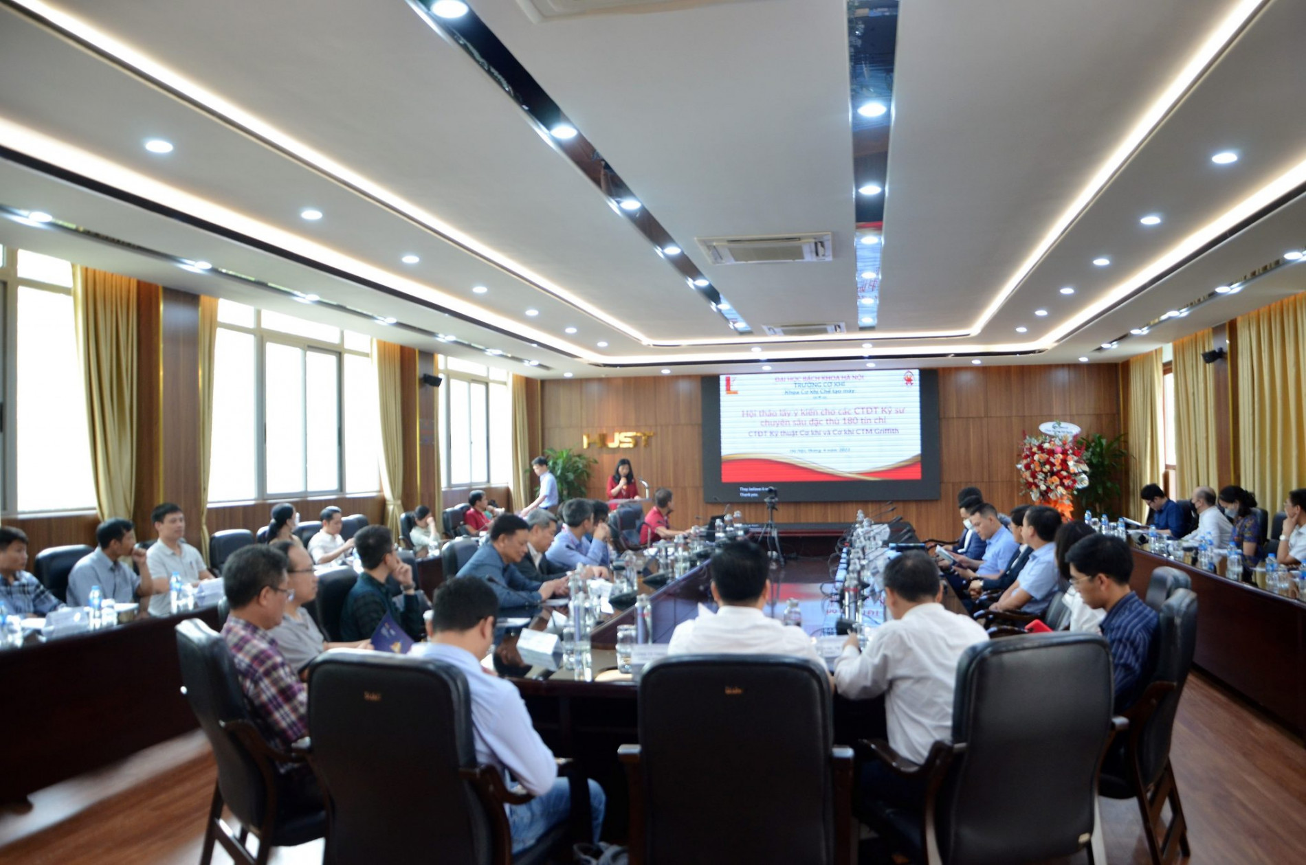 DSC 0262aa 2048x1356