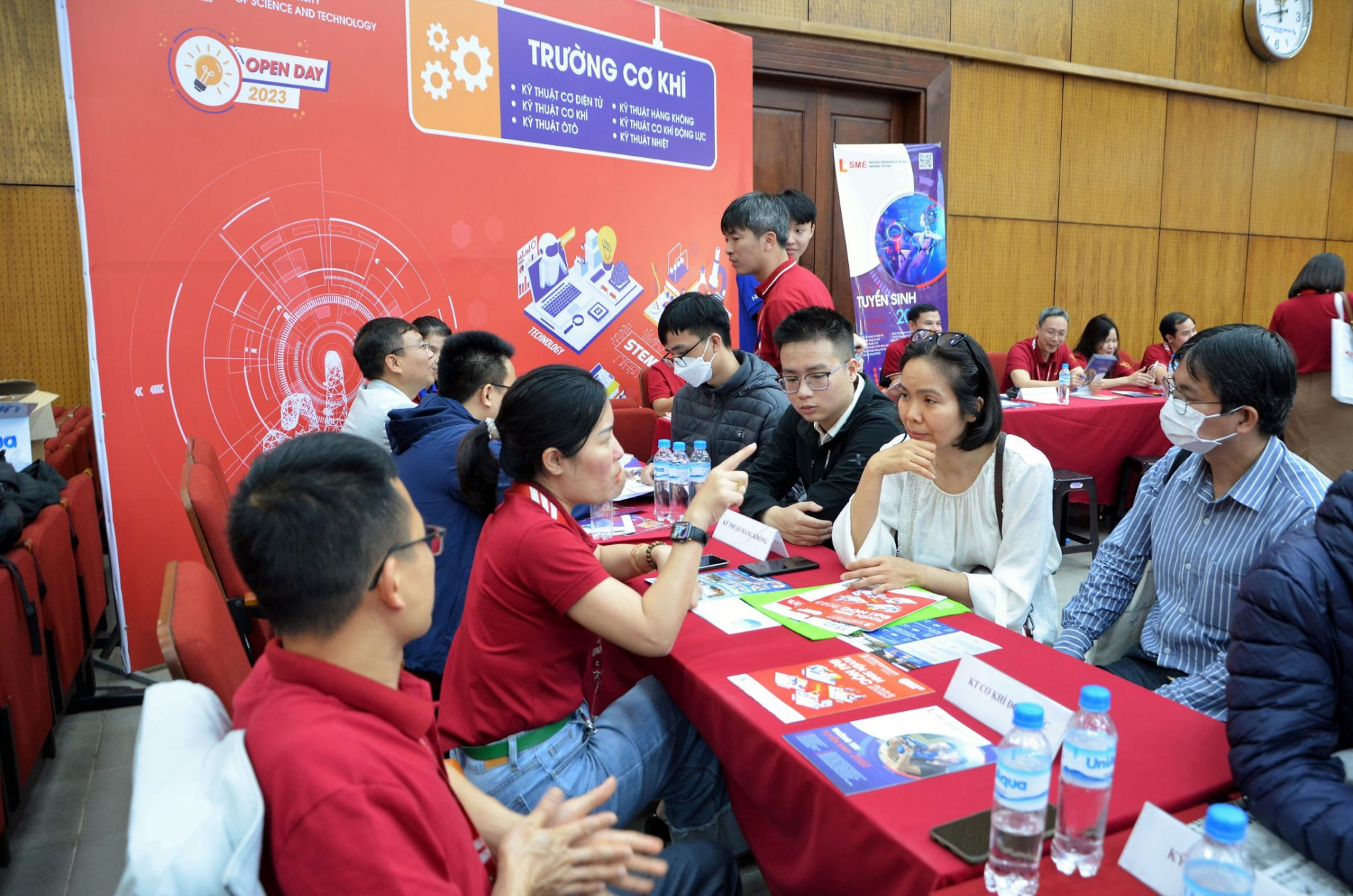 DSC 0265aa 2048x1356