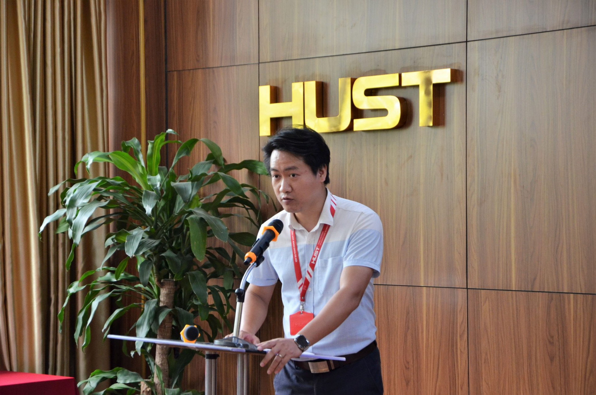 DSC 0271aa 2048x1356