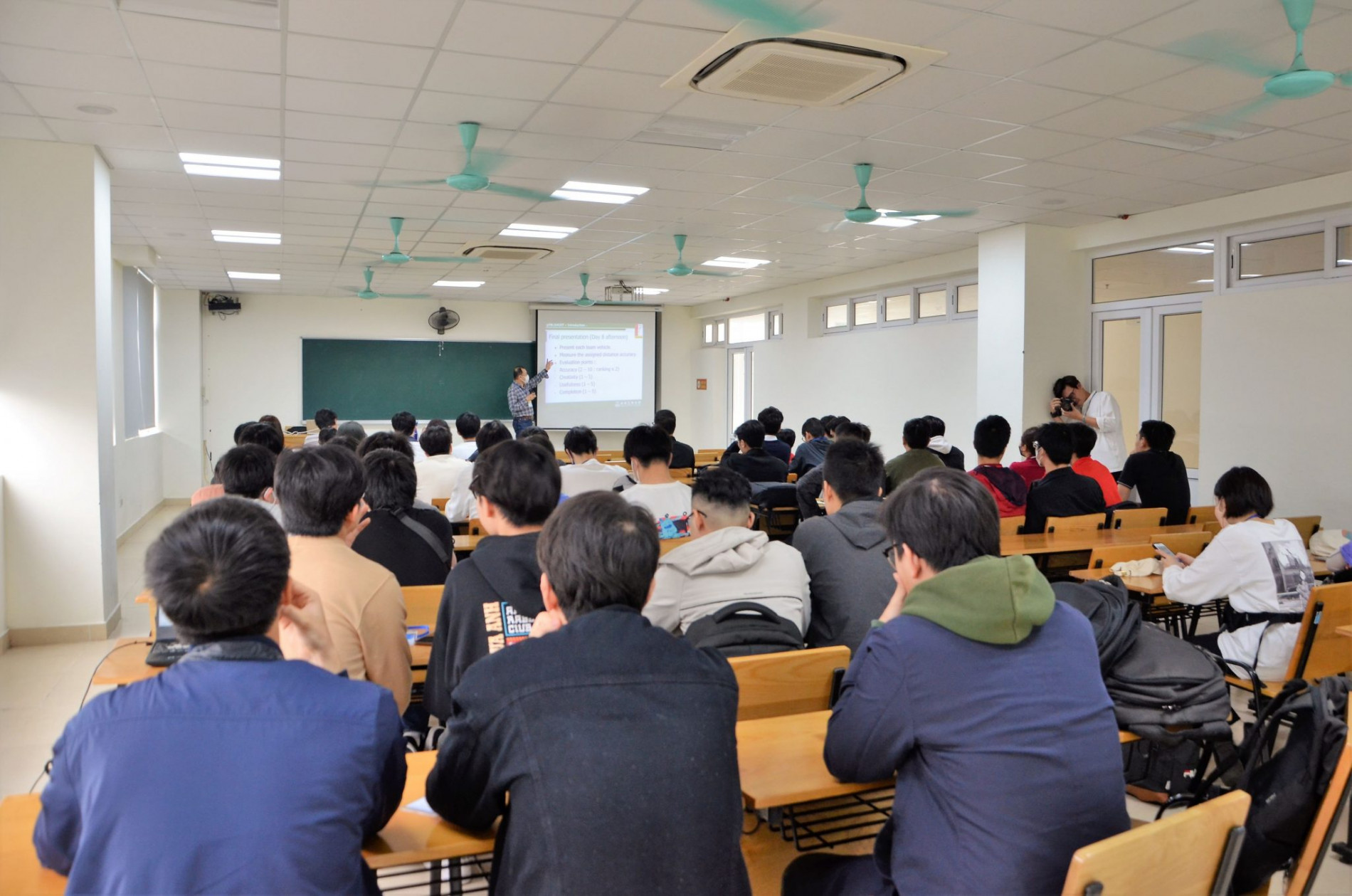 DSC 0286ab 2048x1356