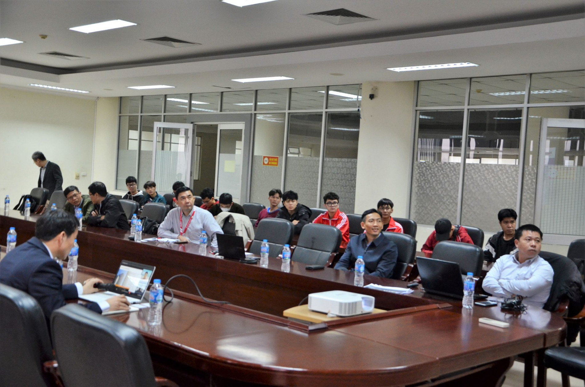 DSC 0292aa 2048x1356