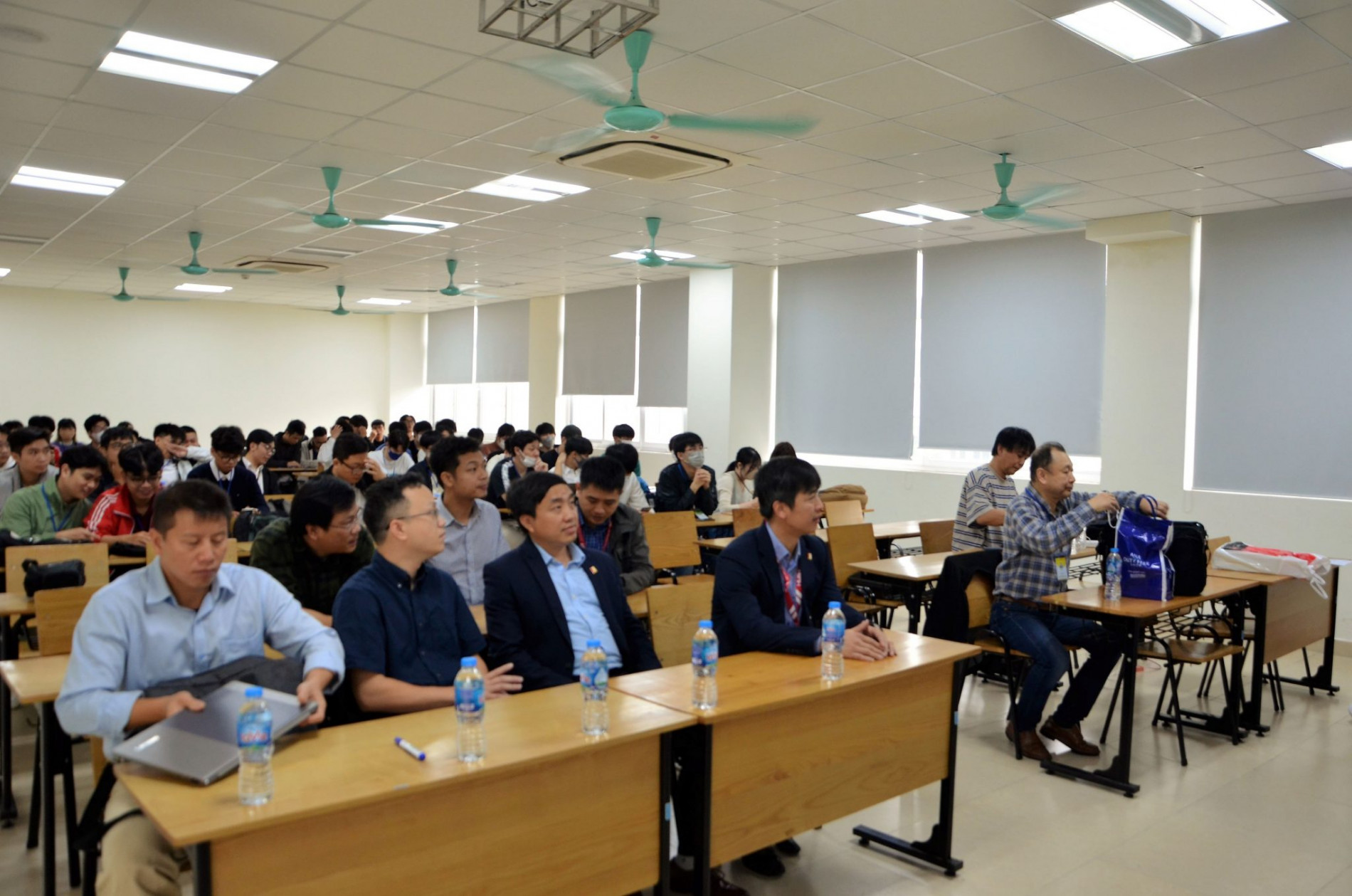 DSC 0293ab 2048x1356