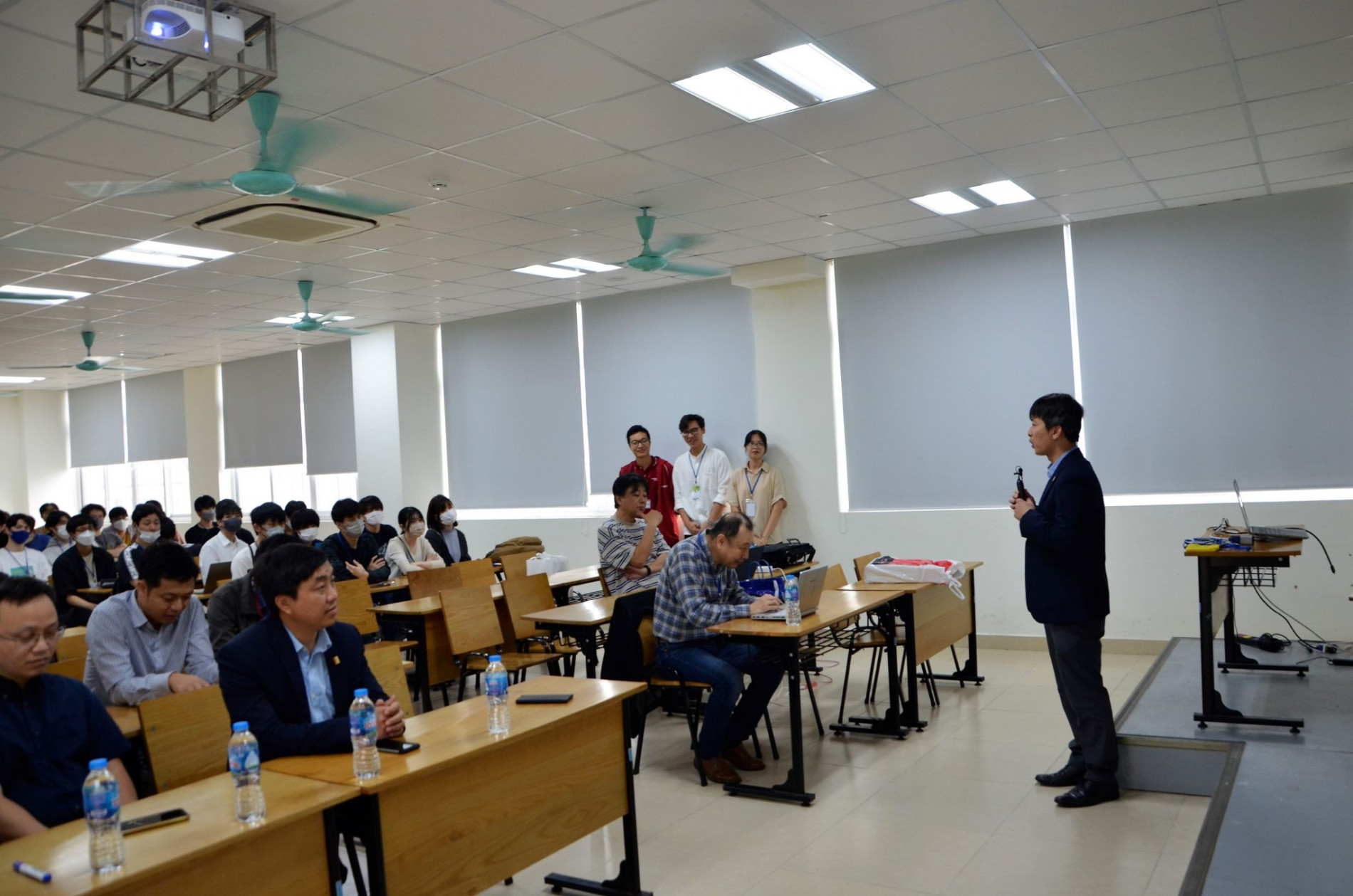 DSC 0309ab 1 2048x1356