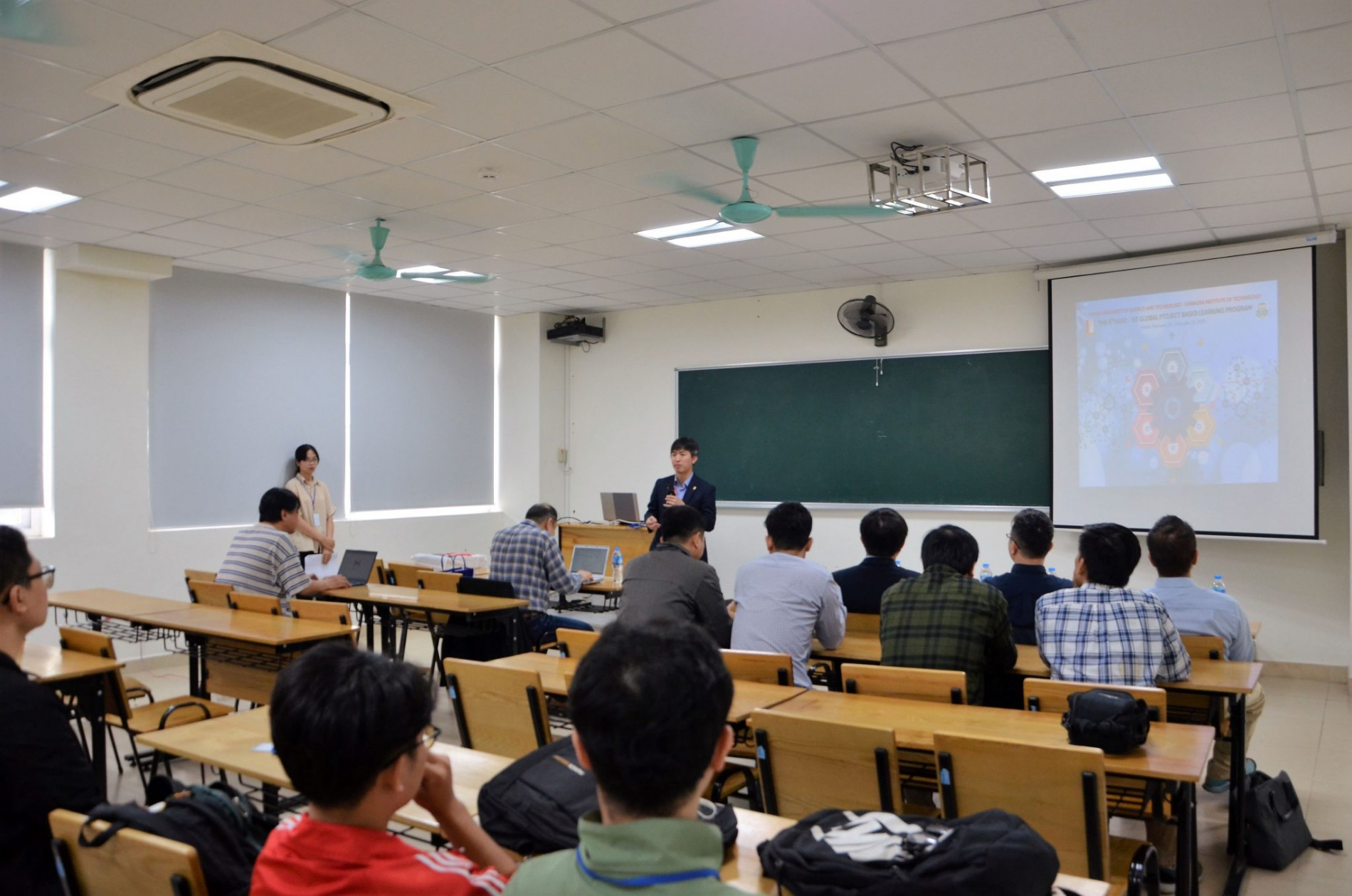 DSC 0314ab 2048x1356