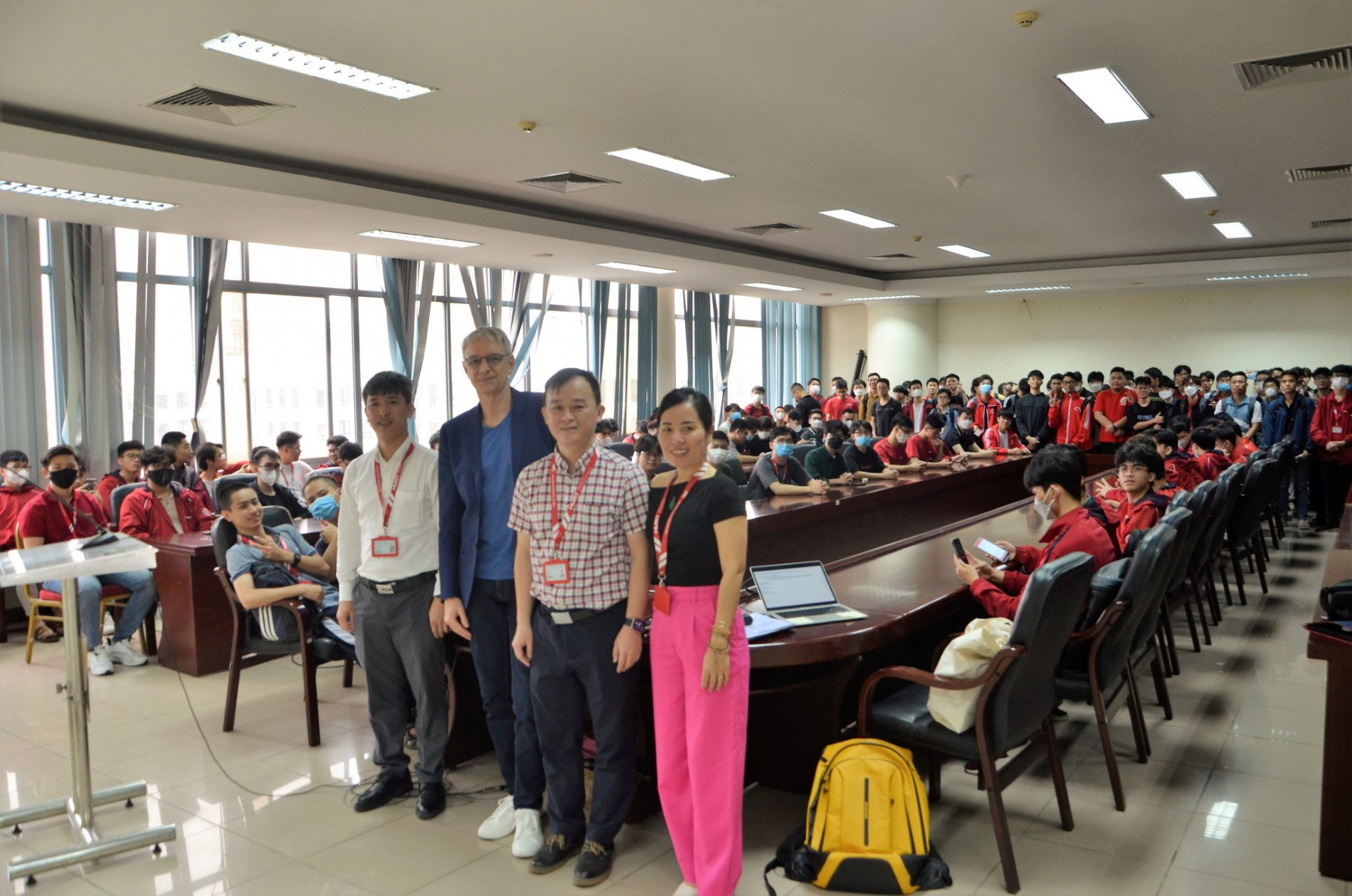 DSC 0315aa 2048x1356