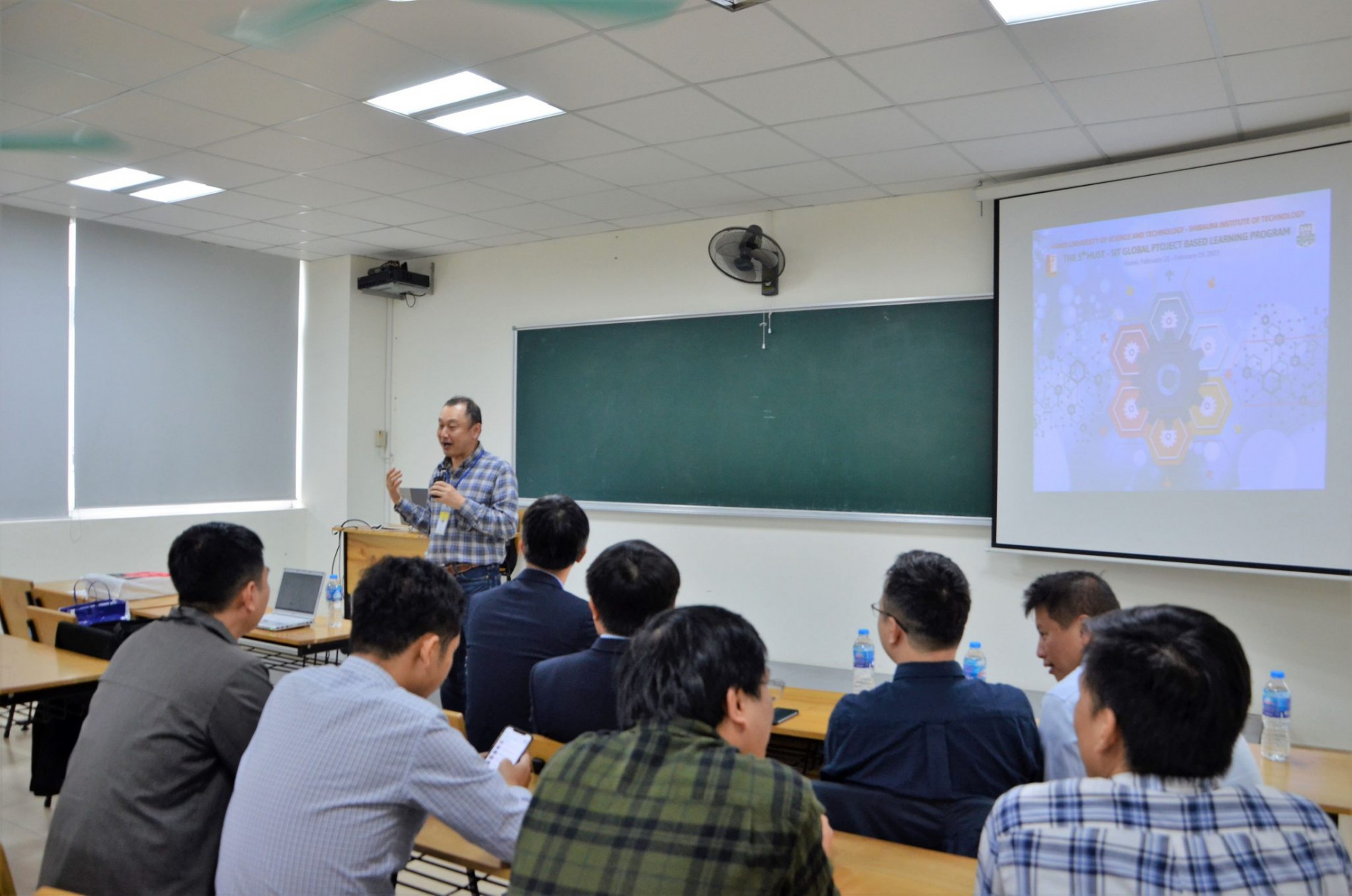 DSC 0317ab 2048x1356