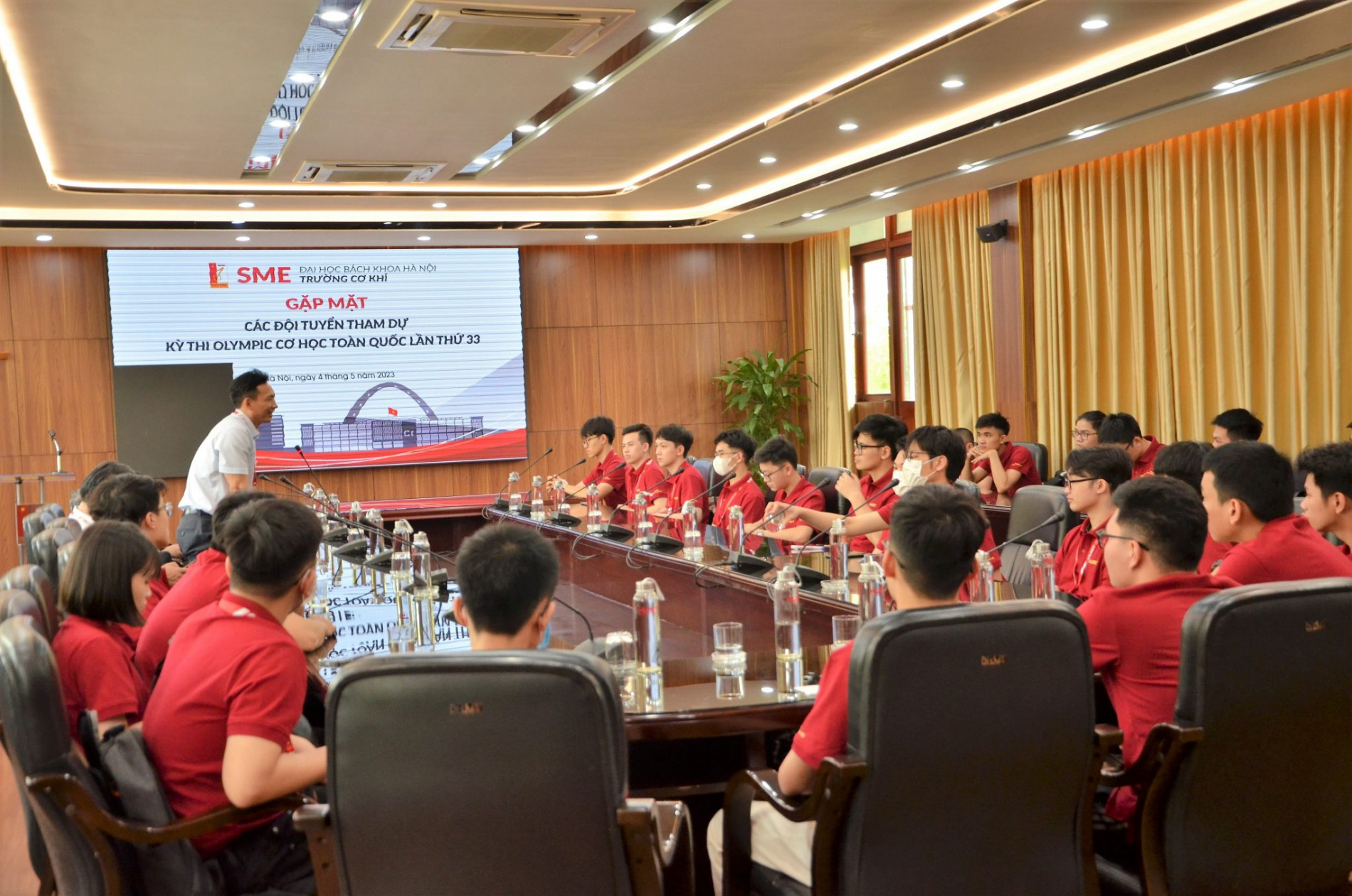 DSC 0319aa 2048x1356