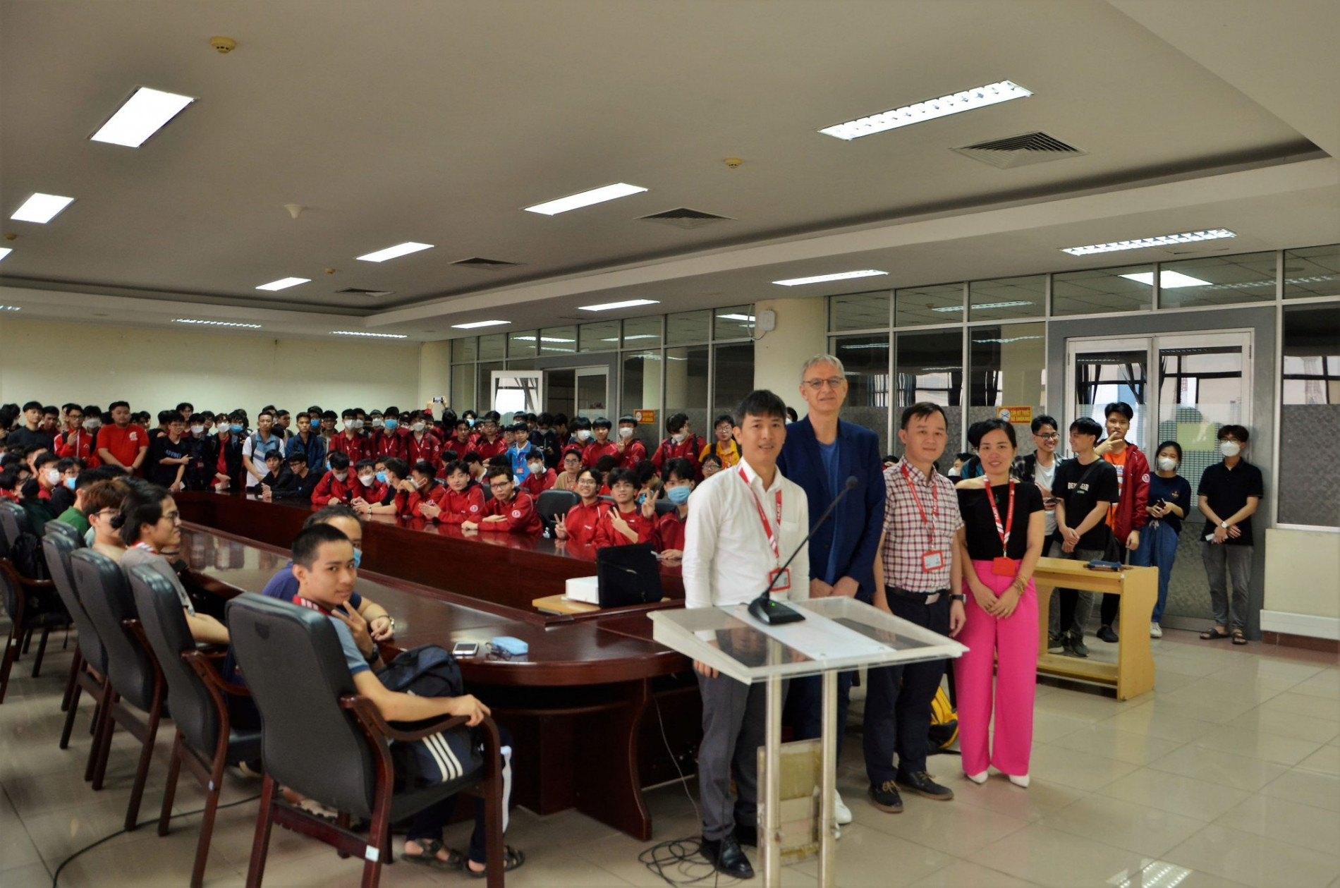 DSC 0320aa 2048x1356