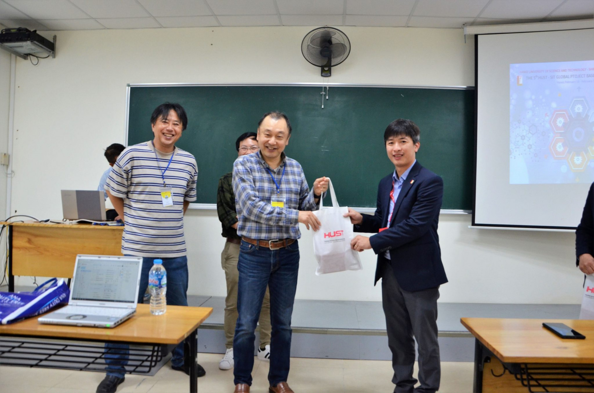 DSC 0321av 2048x1356