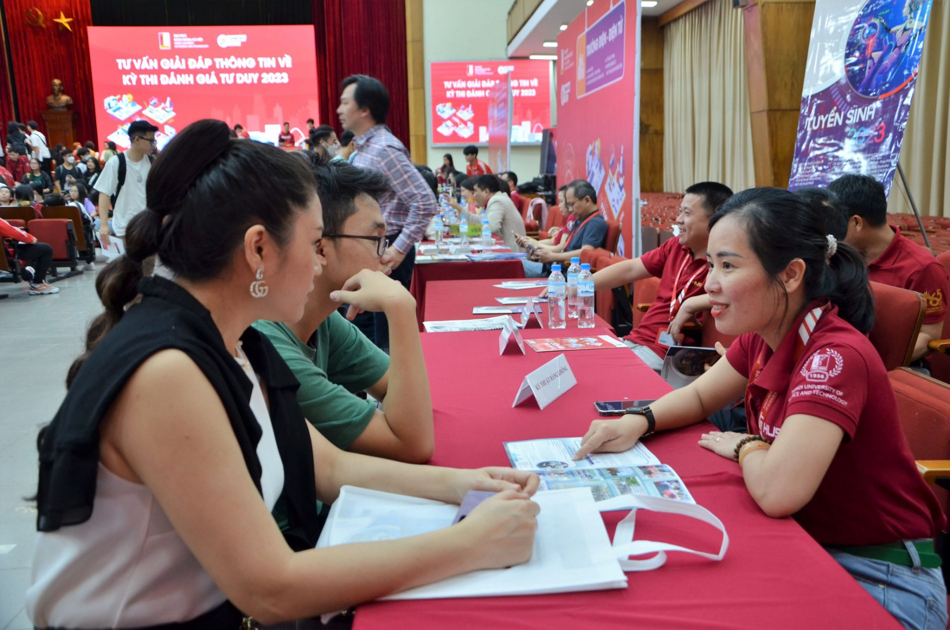 DSC 0322aa 2048x1356