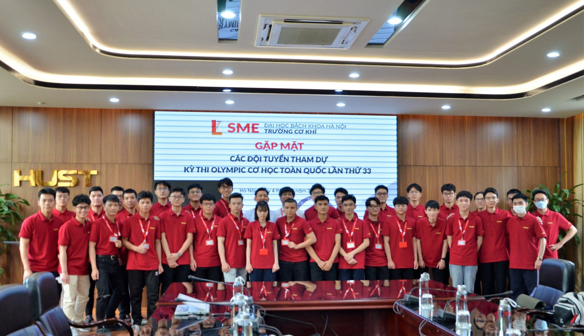 DSC 0332aa 2048x1179