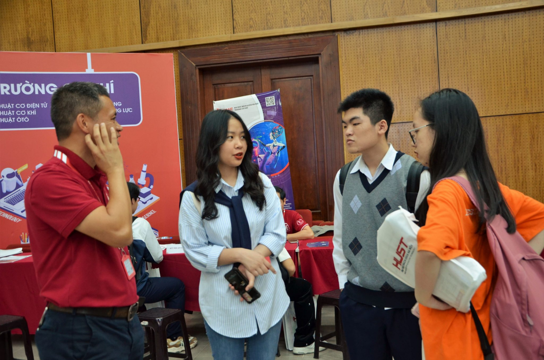 DSC 0337aa 2048x1356