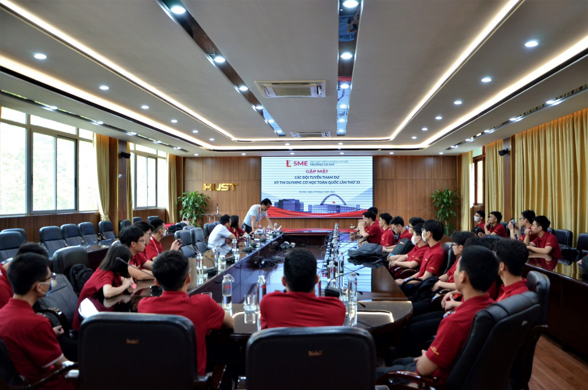 DSC 0338aa 2048x1356