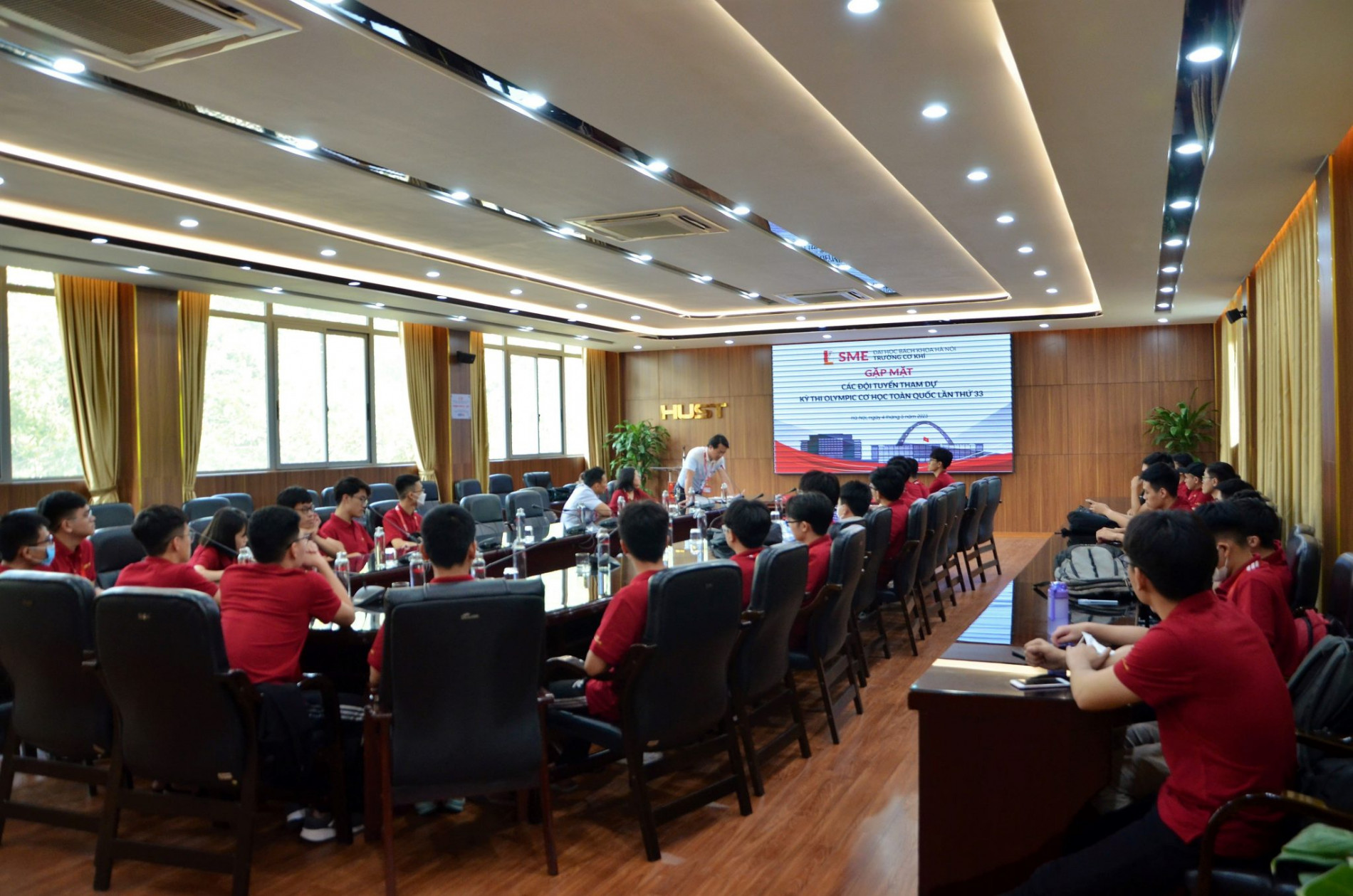 DSC 0340aa 2048x1356