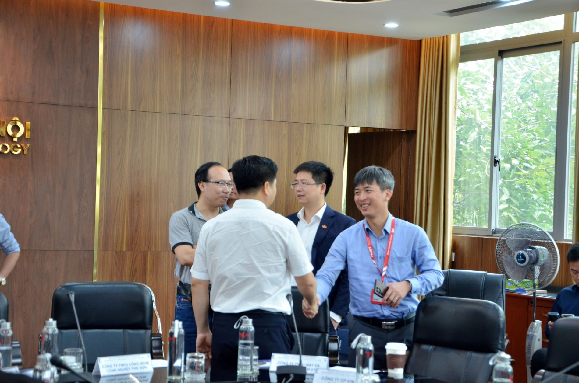 DSC 0341aa 2048x1356