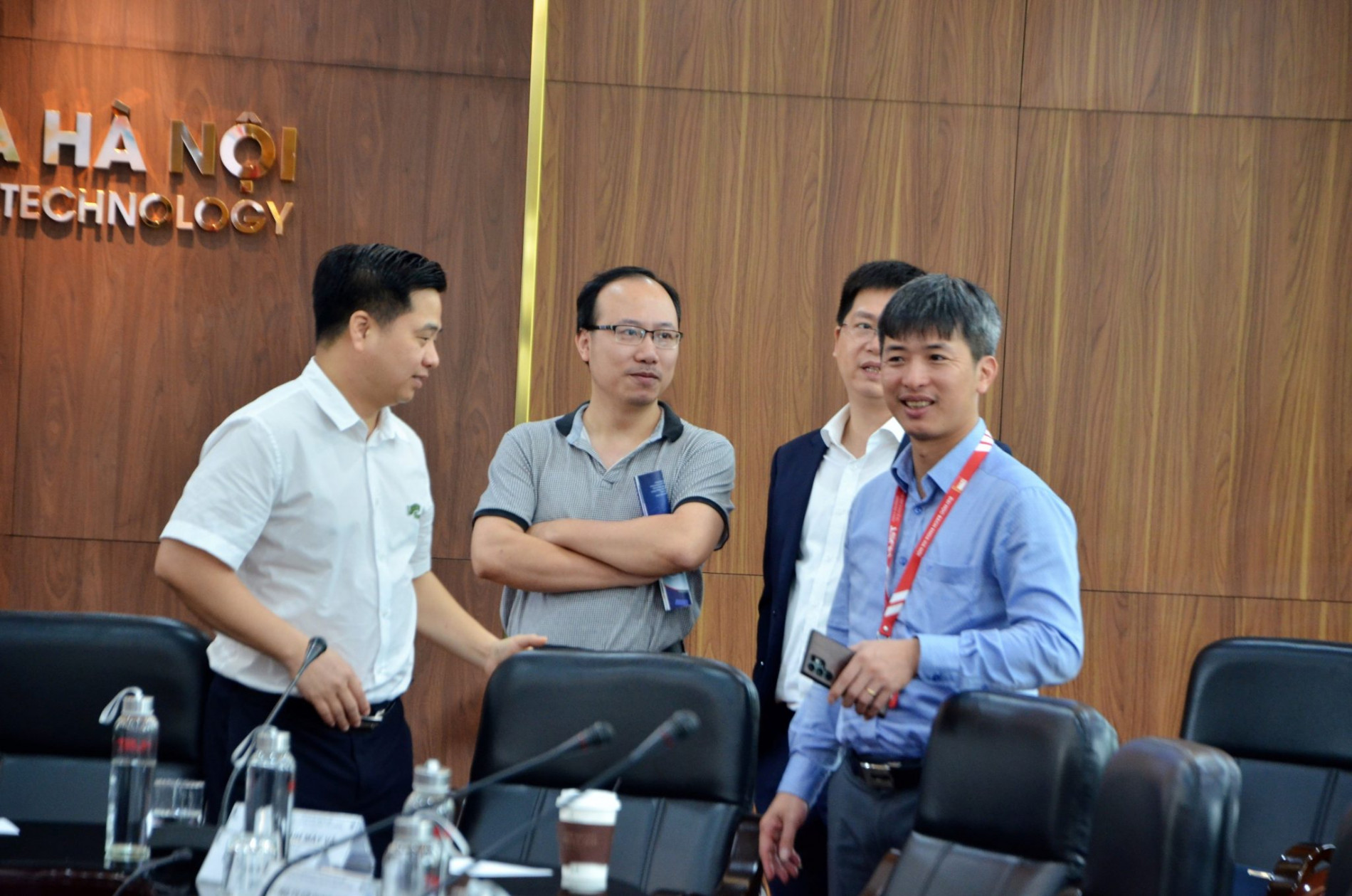 DSC 0344aa 2048x1356