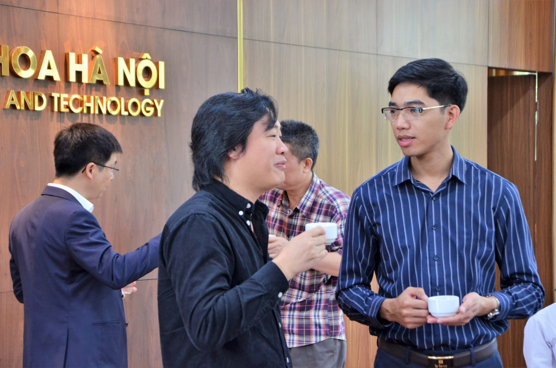 DSC 0355aa 2048x1356