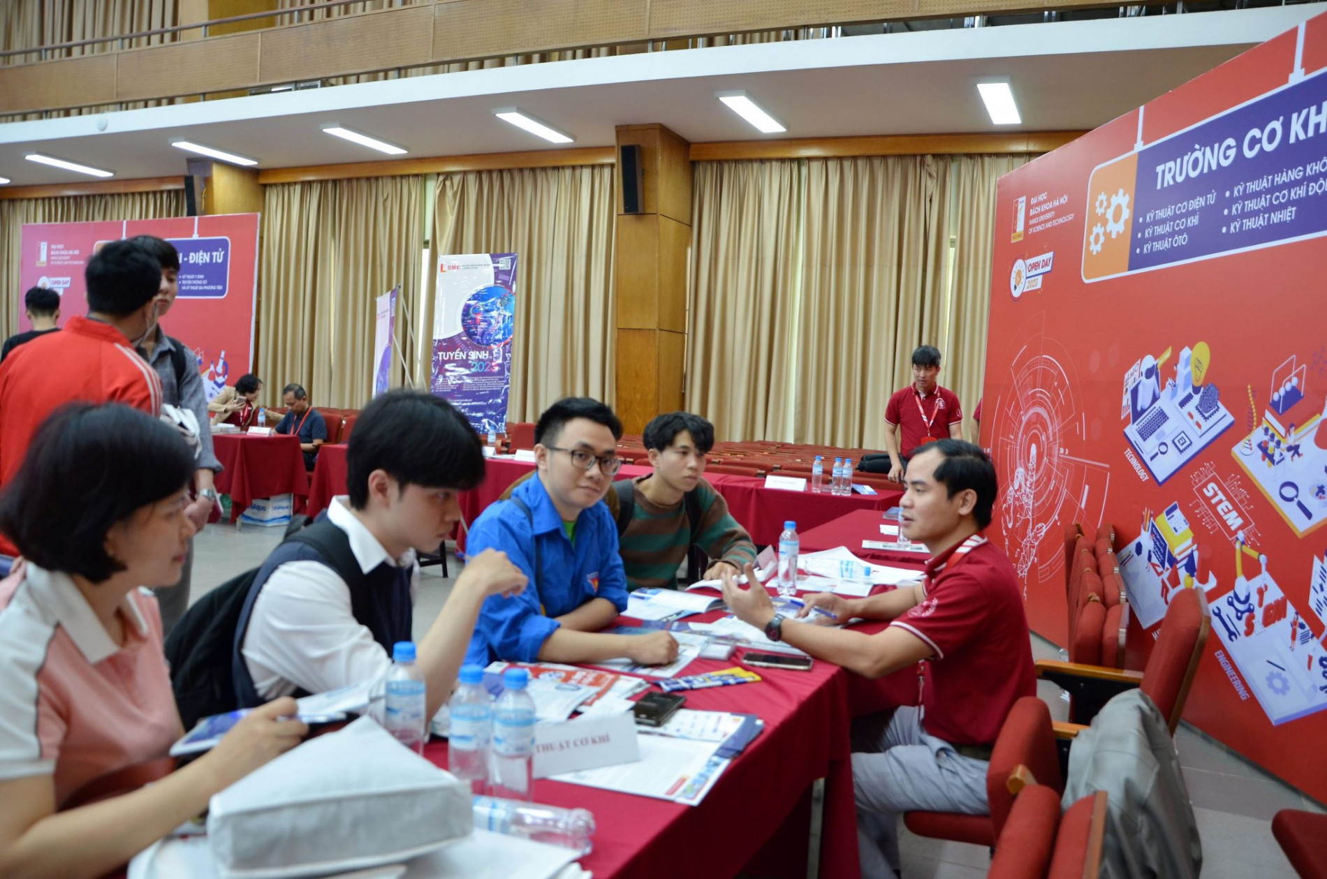 DSC 0356aa 2048x1356