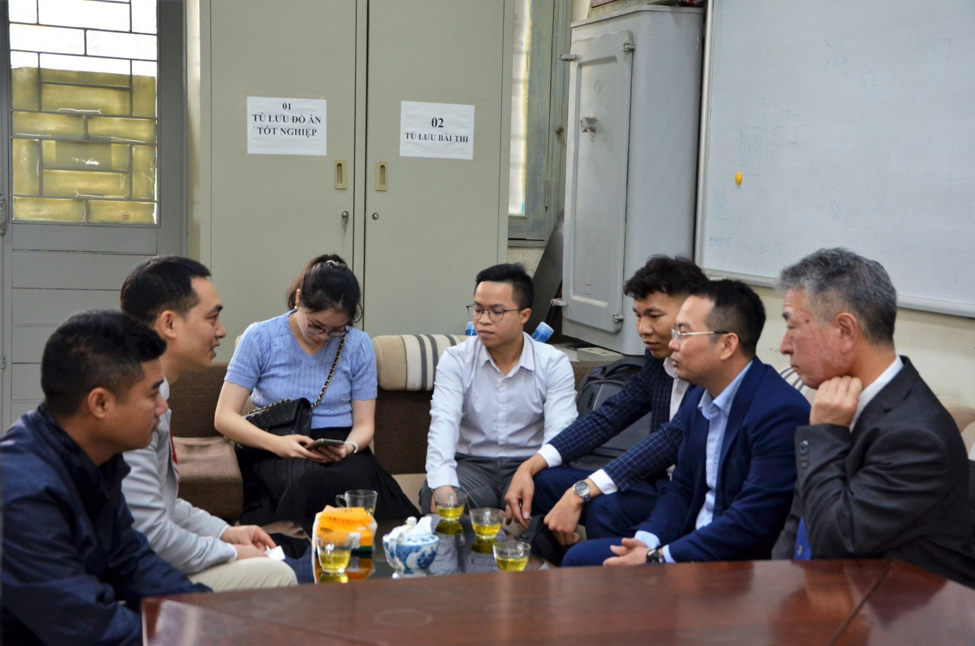 DSC 0379aa 2048x1356