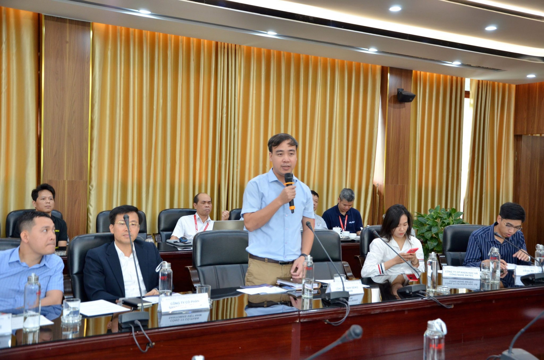 DSC 0415aa 2048x1356