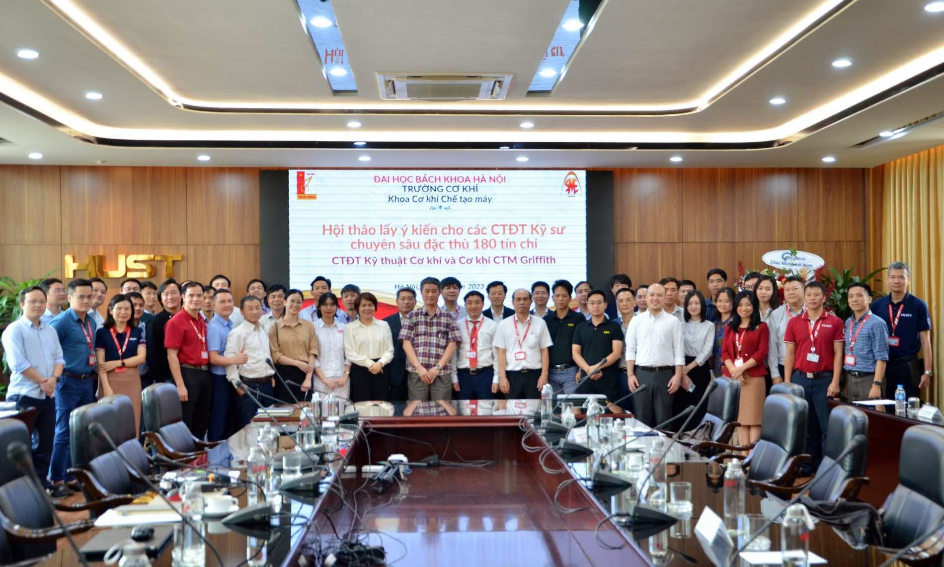 DSC 0460aa 2048x1229