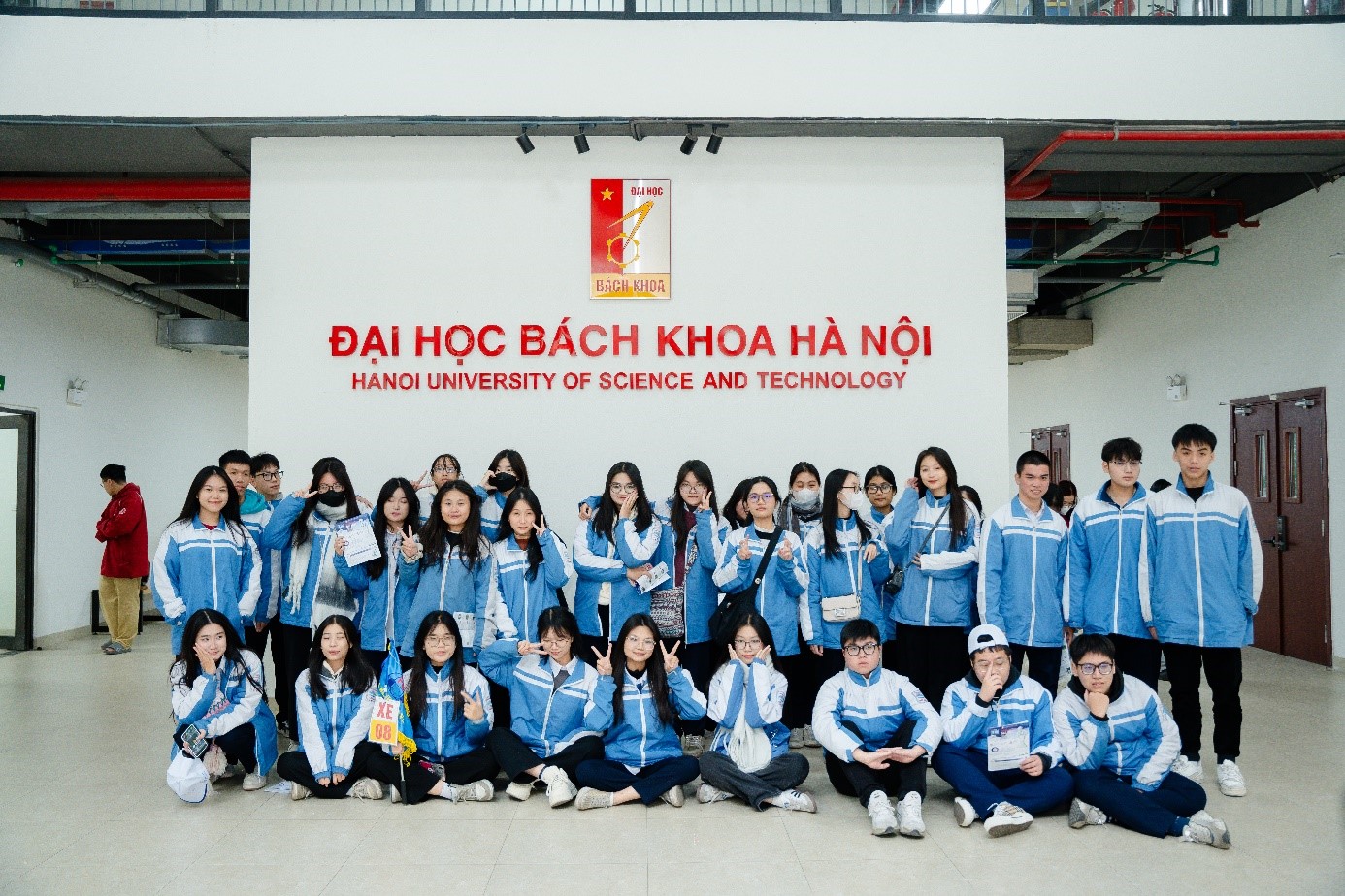 hoc sinh trai nghiem Labtour 1