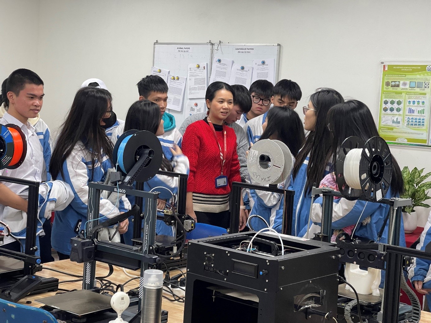 hoc sinh trai nghiem Labtour 4 1