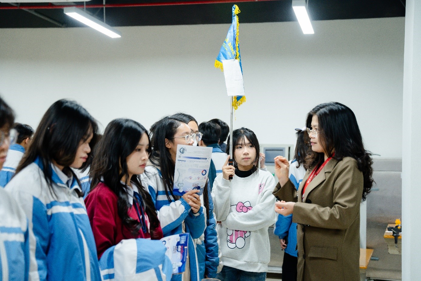 hoc sinh trai nghiem Labtour 7