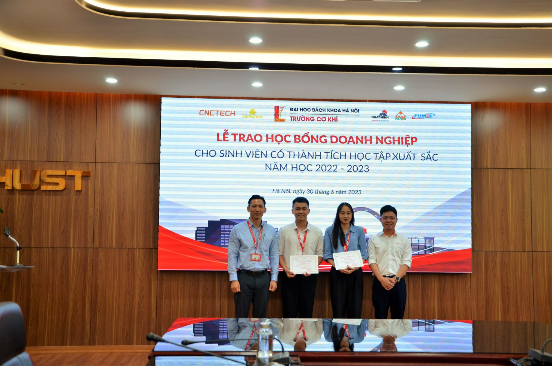 DSC 0179aa 2048x1356